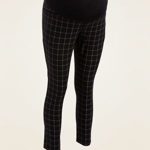 Old Navy Maternity Full-Panel Patterned Pixie Pants
Color: Windowpane